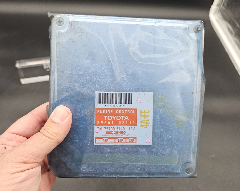 Блок управления двигателем 1993 - 1994 Toyota Corolla Prizm ECU ECM 89661-02111 - Изображение 2 из 4