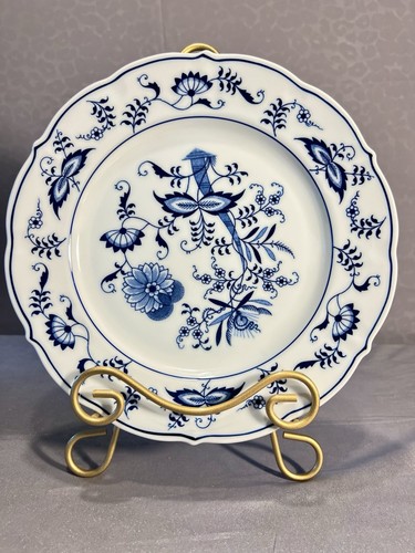 Blue Danube Blue Onion Dinner Plate Ribbon Banner Backstamp Excellent Condition - Picture 4 of 7