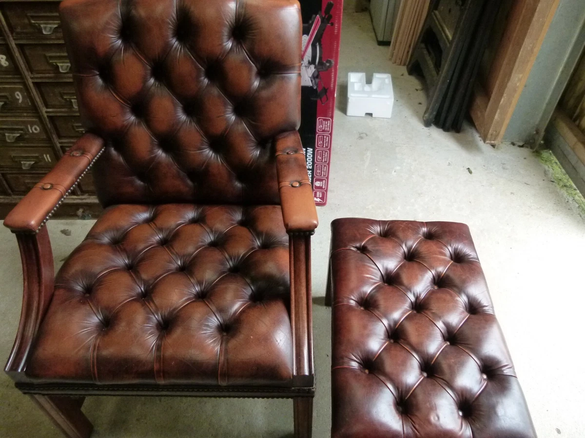 SUPER LOOKING VINTAGE LEATHER BUTTON BACK WRITERS OR READING CHAIR
