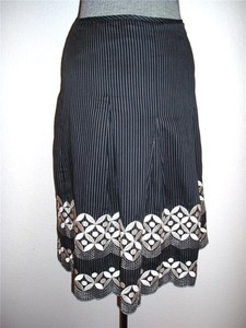 ANN TAYLOR Black & Beige Stripe Embroidered Floral Skirt NWOT 6