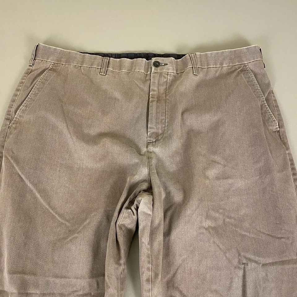 Croft & Barrow Khaki Pants Trousers Men's 44x32 Gray - Beige Relaxed Fit Cotton - Image 2 of 4