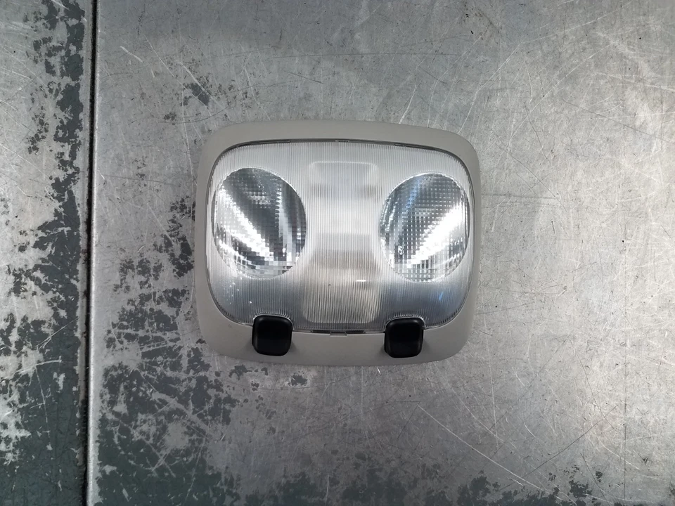 Grand Marquis/Corona Vic Victoria 2000 luz domo #1010 D2 Foto 2 de 4