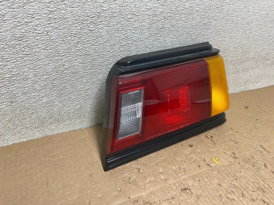 Luz trasera lateral derecha Toyota Tercel 1983 a 1986 pasajero OEM T7692 DG Foto 3 de 4