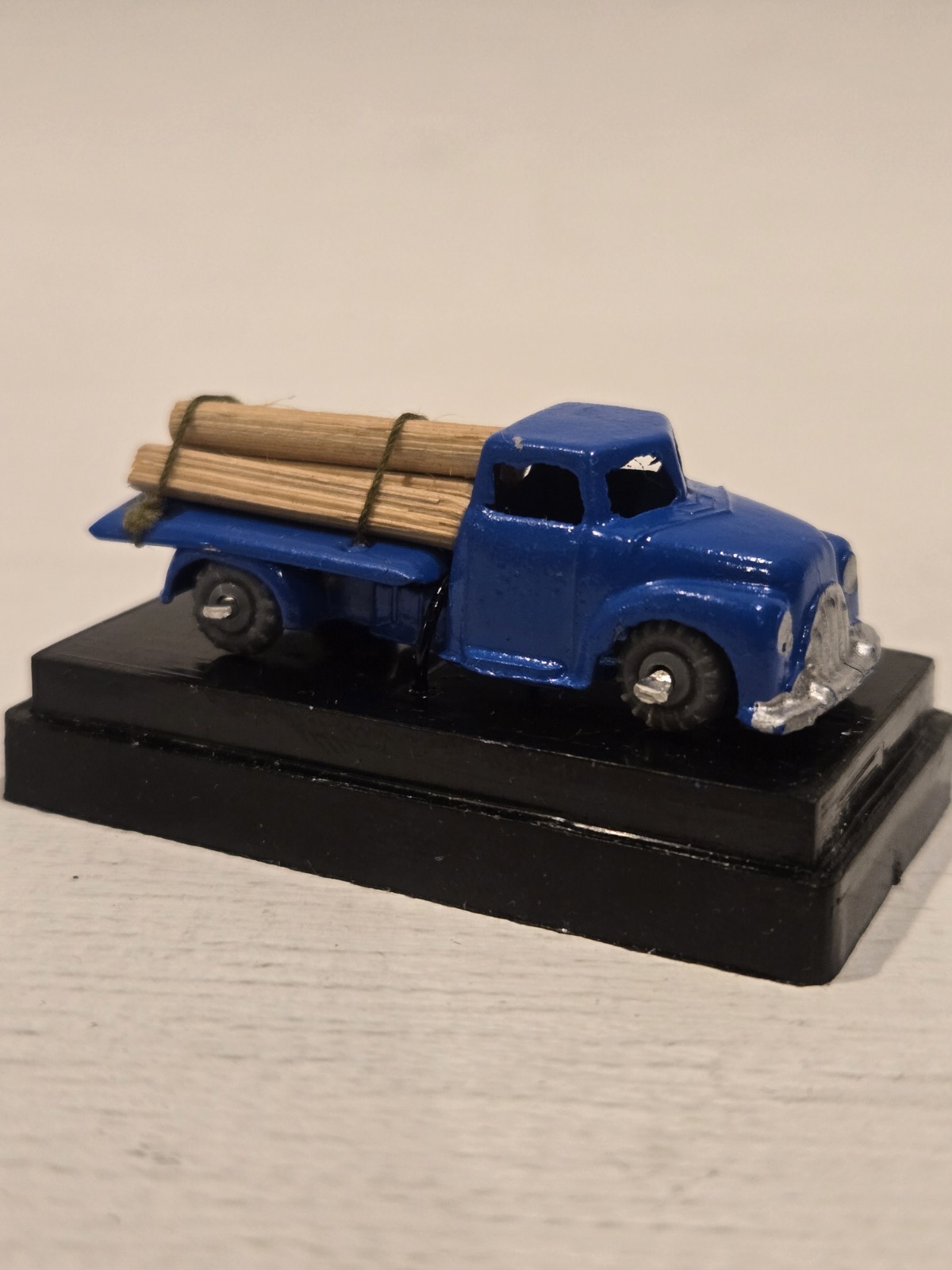Picture 4 of 8
