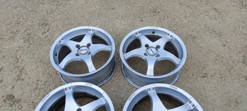 Cerchi in lega MOMO DESING SILVER VINTAGE ACCESSORI RACING AUTO RADUNI CERCHIONI - Immagine 3 di 4