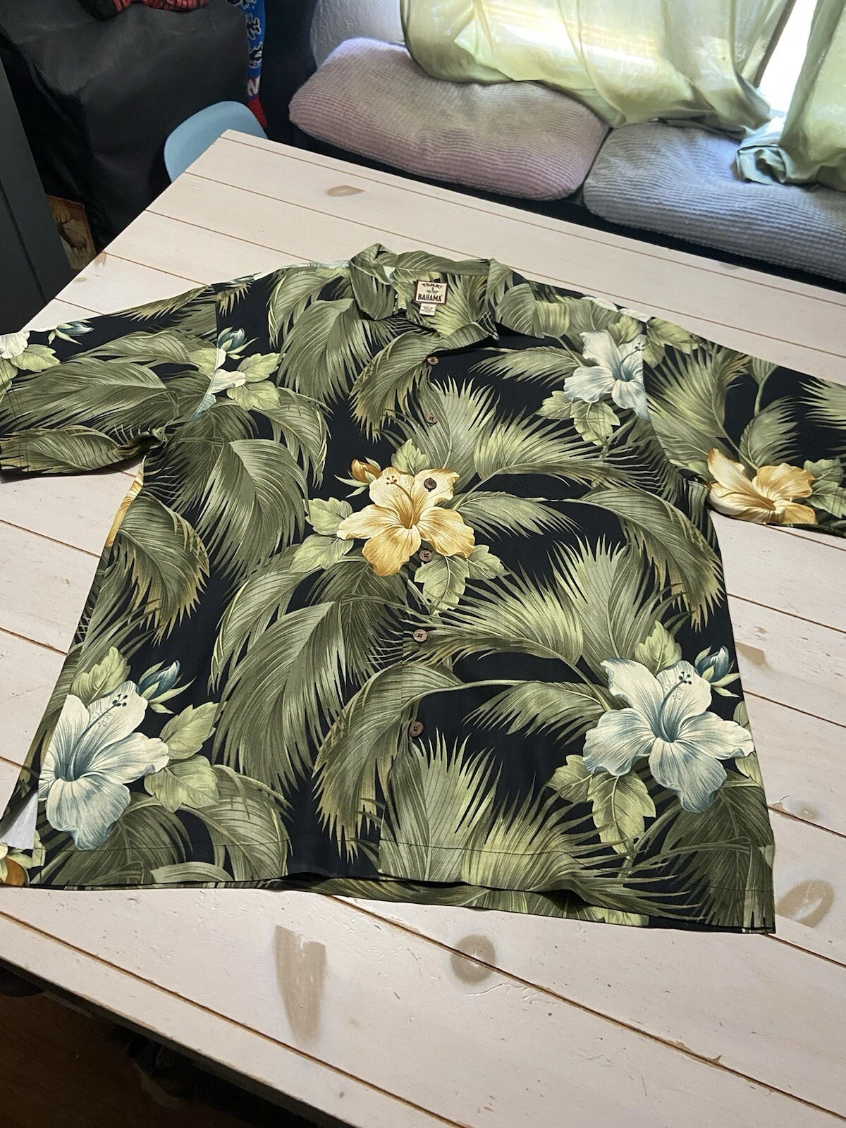 Tommy Bahama Shirt Mens Large Silk Floral Button Front Hawaiian Aloha Tropical