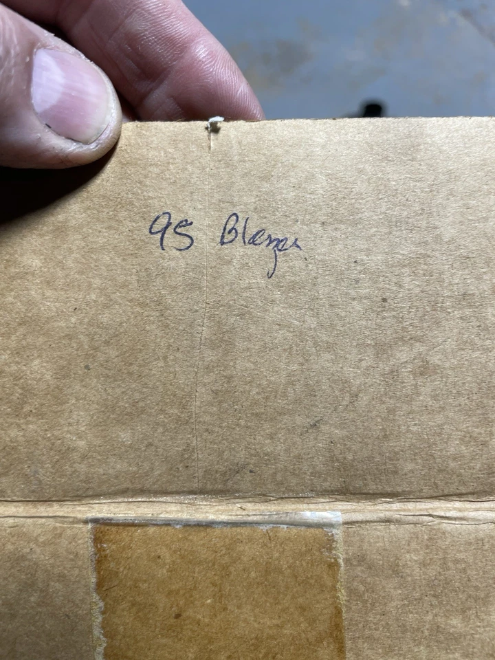 正品 GM BOOT 套件 1983 - 2004 雪佛兰 GMC Oldsmobile Blazer Jimmy 26027964 三脚架 — 第 3/4 张图片