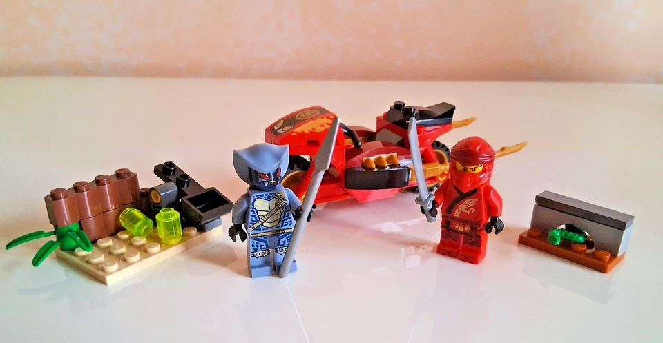 LEGO Ninjago 71734 Kai's Blade Cycle, photo 1 sur 2