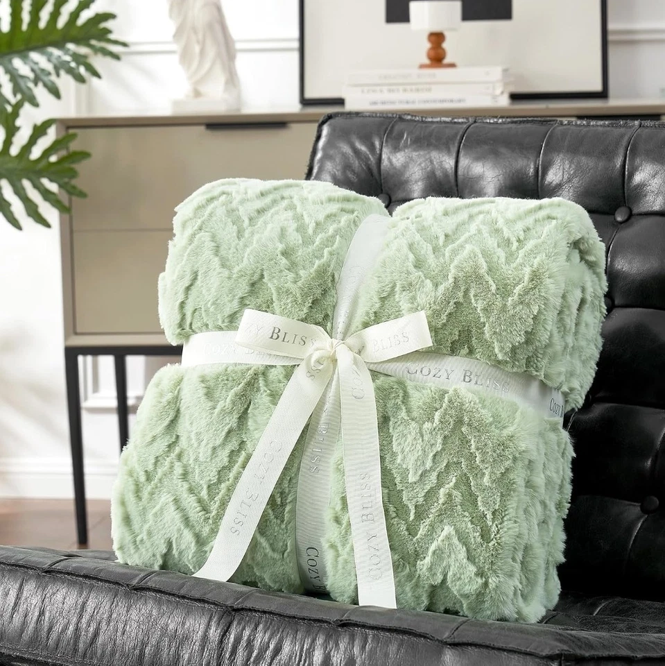 Faux Fur Throw Blanket Couch 4D Zigzag Ultra Soft Fuzzy Plush Cozy Throw Green - Image 2 of 4