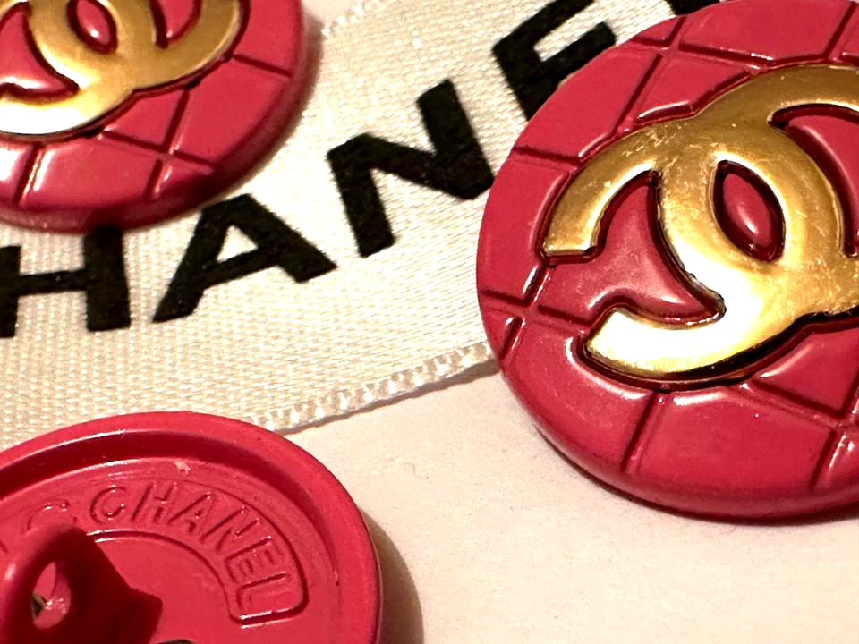 4 Stamped Chanel Buttons Quilted Metal Pink & white CC logo, Iconic, 20mm - Image 3 of 4