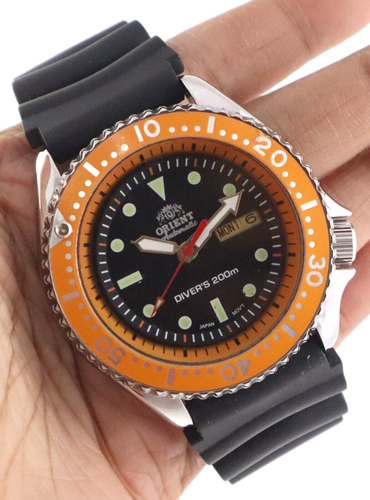 Orient Diver Men Automatic 21 Jewels Day & Date Black Rubber Band Wristwatch