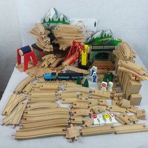 melissa and doug train accessories