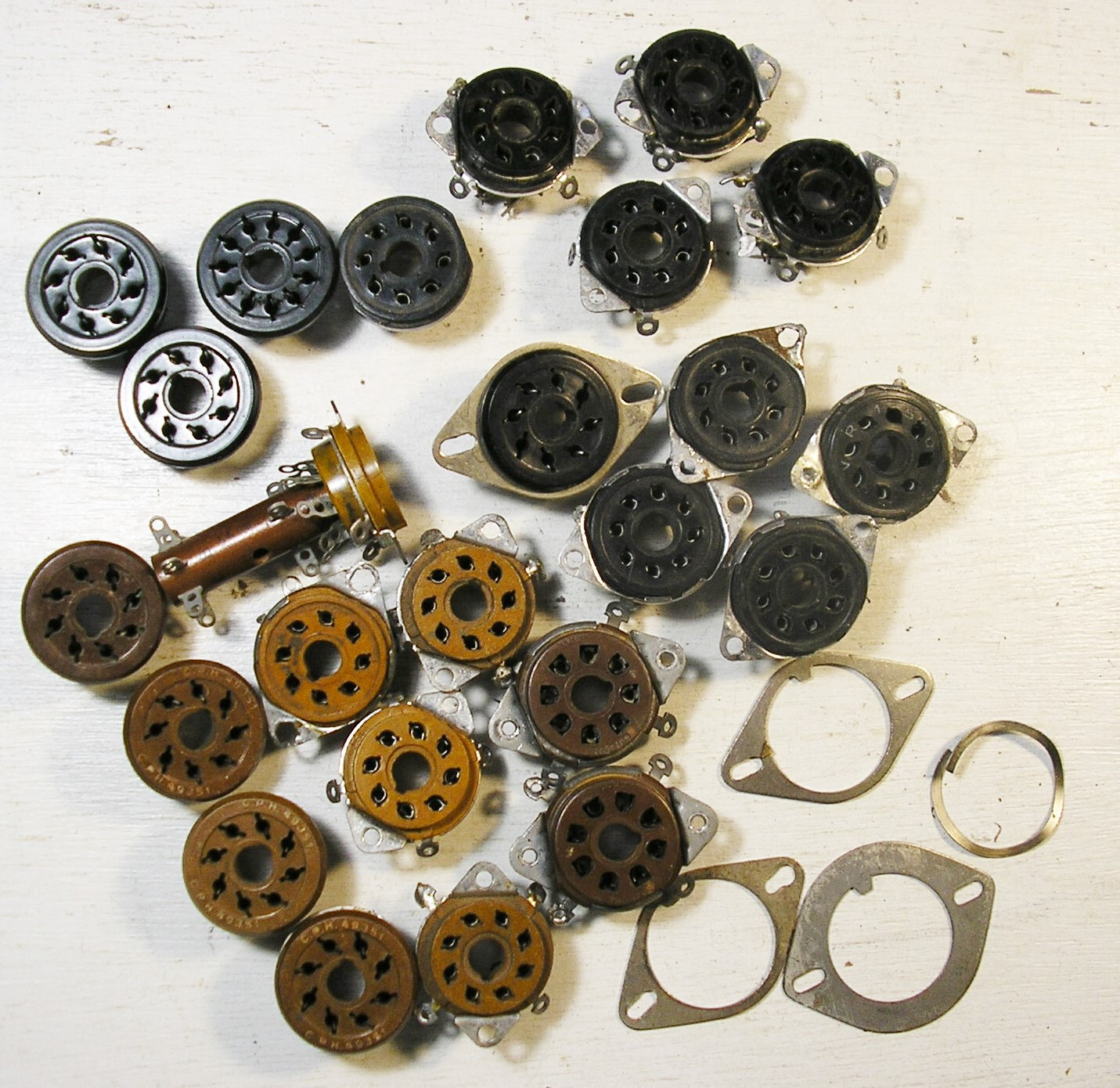 Lot of 24 Bakelite 8 Pin Tube Sockets, Used, Amphenol, Cinch, CPH