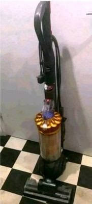 Dyson Ball *Zufallsmodell** Bodenstaubsauger gebraucht