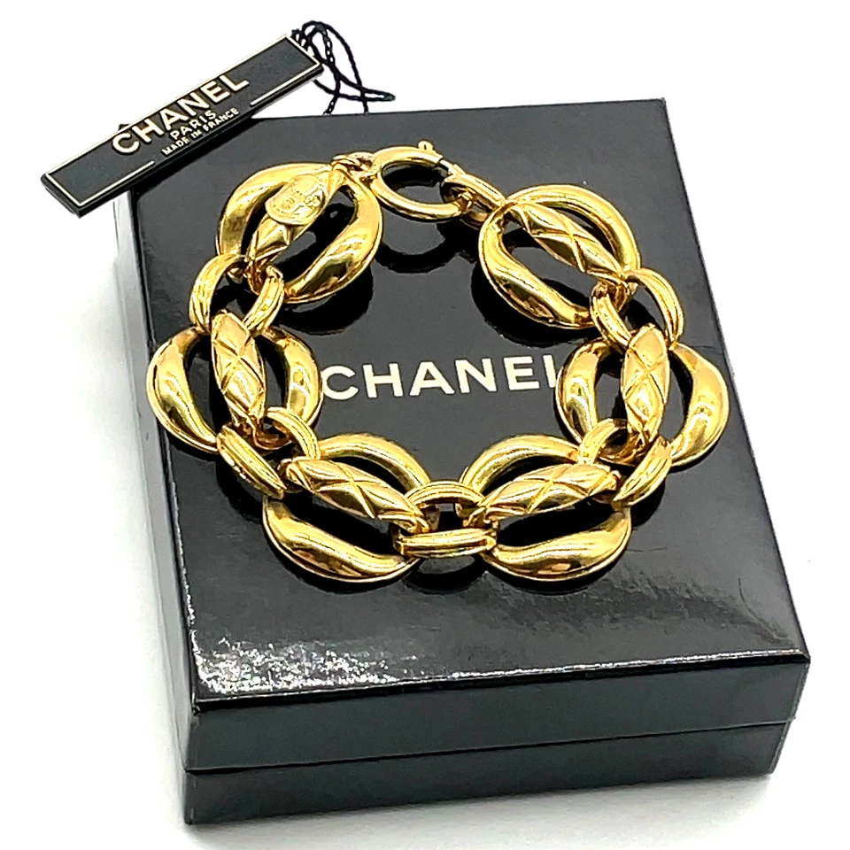 Auténtica pulsera Chanel redonda Matelasse Coco Mark 6 GP grabada con caja SK110566 Foto 2 de 4