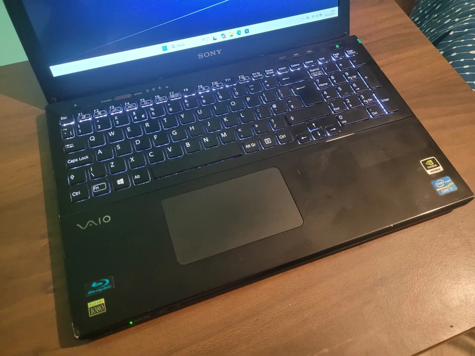 Sony VAIO SVS15 15" Laptop Intel i7 NVIDIA GPU 12GB RAM 256GB SSD Blu-Ray Win11 - Image 3 of 4