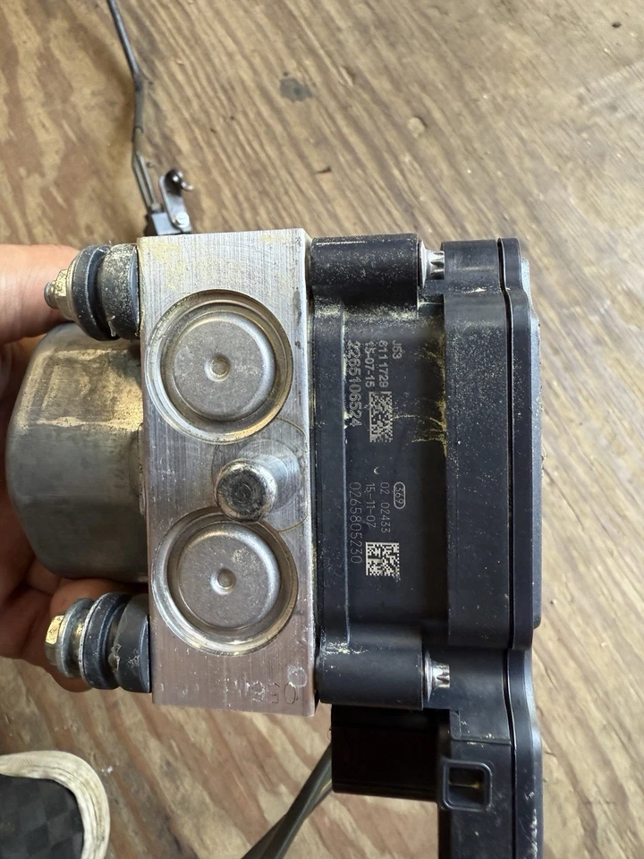 MÓDULO UNIDAD BOMBA ABS YAMAHA YZF R1 15-20 OEM 2CR-85930-00 YZFR1 R1 Foto 2 de 3