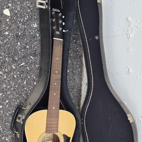 Stella Harmony H-6134 Parlor 3/4 Acoustic Guitar 6-String Natural w/ Hard Case