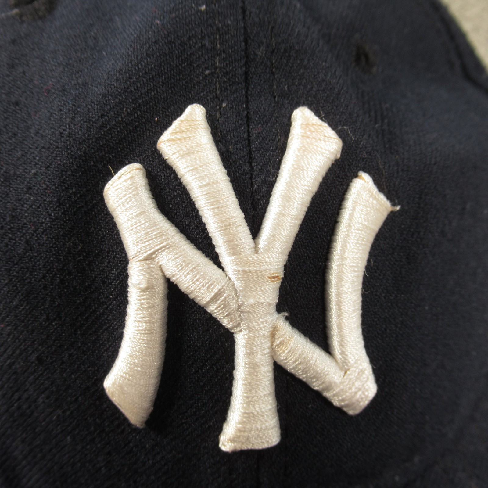 New York Yankees New Era 59FIFTY Fitted Hat Navy Blue Official MLB Size 7 1/8 view 2