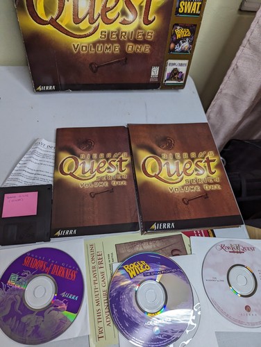 SIERRA’S Quest Series Volume ONE PC Game Collection CD ROM Kings Quest ecc. - Foto 3 di 24