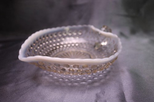 Manija de tazón de colección Fenton corazón delicioso hobnail transparente vieira opalescente - Imagen 5 de 7