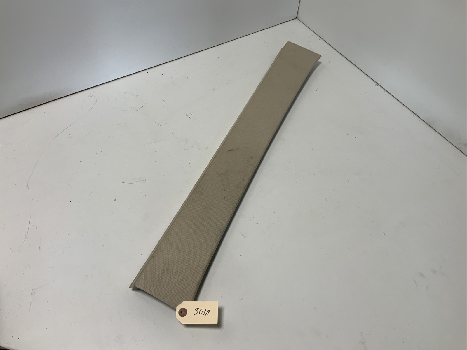 Genuine VW Golf Variant 4Motion Jetta Vento End Trim Pearl Grey 