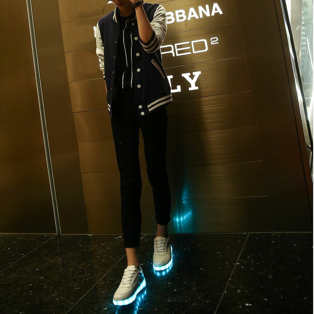 SAOLA WOO Nuova Suola Fluorescente Scarpe Antiscivolo Sfarfallio Sport Ricarica USB Scarpe