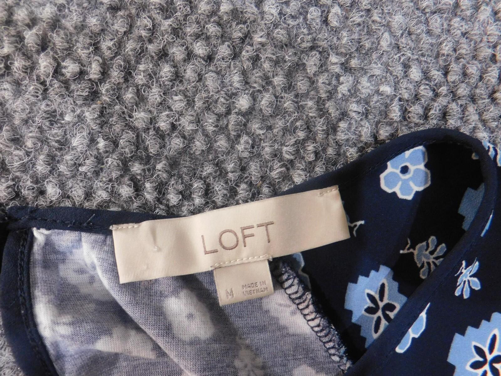 loft top medium blue geometric pullover womens ca… - image 4