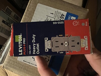 LEVITON  PLUS + PRO 15A-125V Heavy Duty Outlet 5252GS
