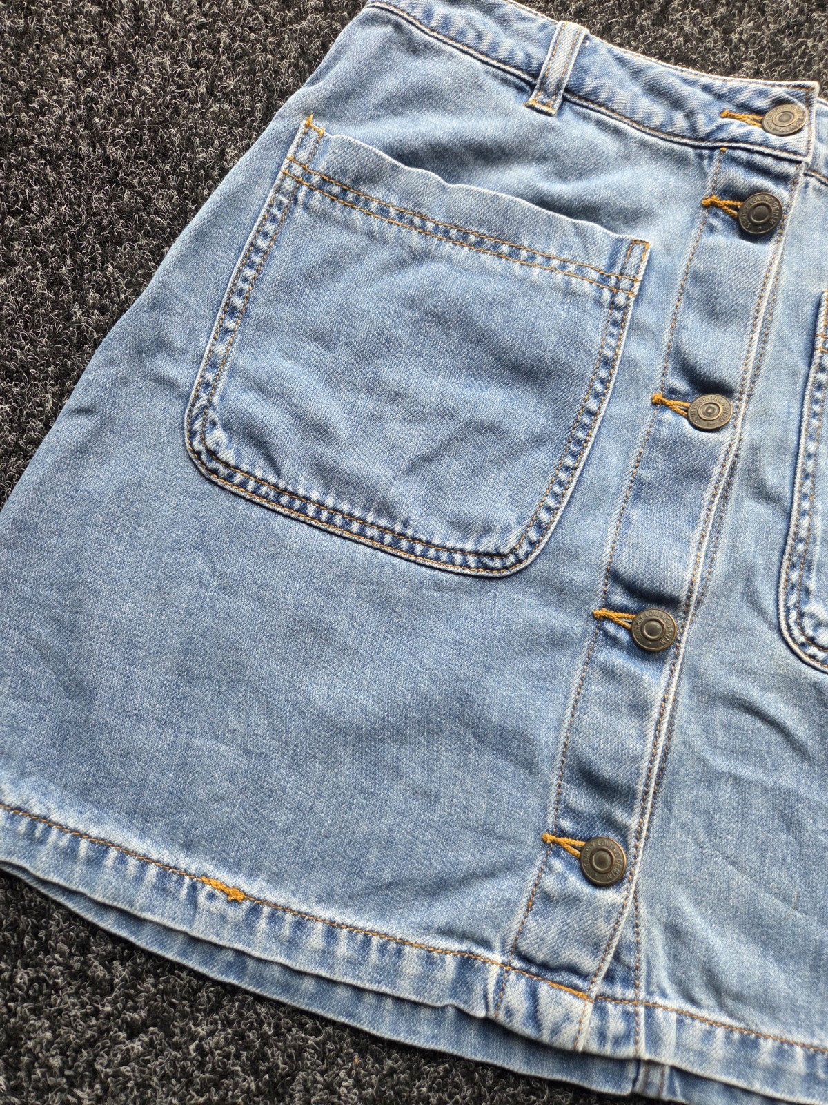 Vero Moda Y2K Denim Mini Skirt High Waisted Button Front Light Blue 28” Waist image 2