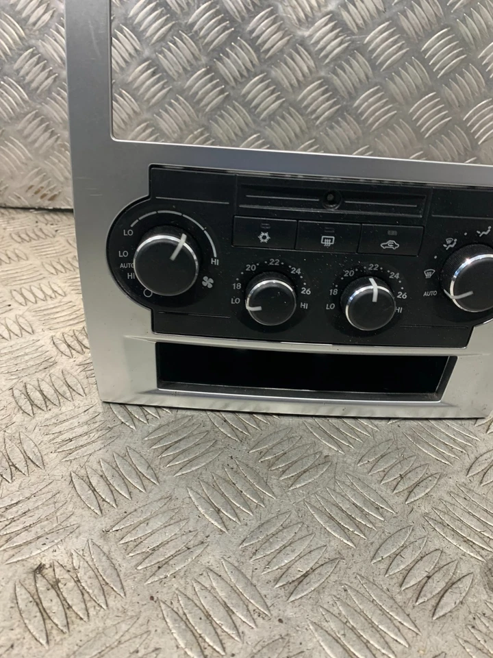 2008 CHRYSLER 300C CLIMATE CONTROL PANEL WITH TRIM P55111885AA #2 - Image 2 of 4