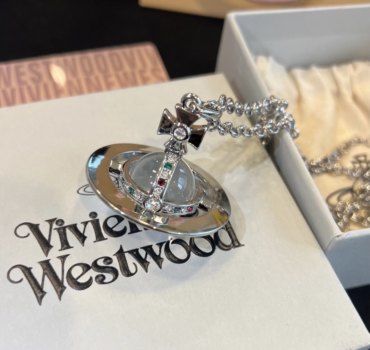 ★Vivienne Westwood★ 3D ORB Iridescent 8203011OU OM0014 N40 ヴィヴィアン・ウエストウッド Vivienne Westwood キーリング