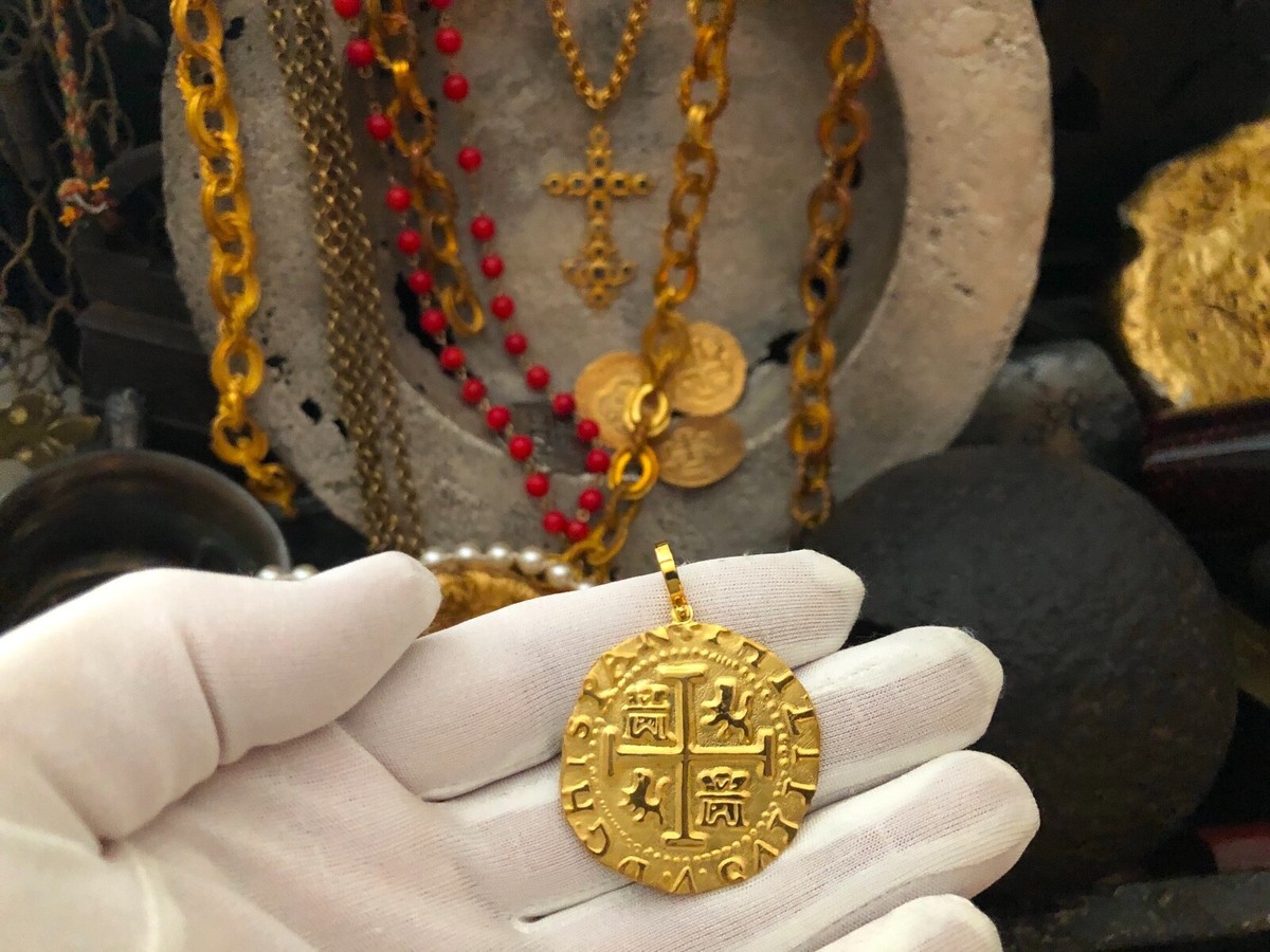 Escudos Pirate Gold Coin Necklace 1736 Spanish Colonial Lima Peru