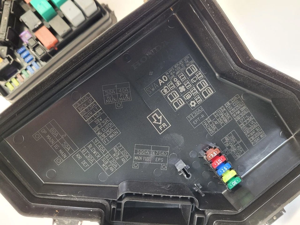 2007-2011 HONDA CR-V Fuse Box Engine Compartment 38250SWA013 07-11 Foto 3 de 4