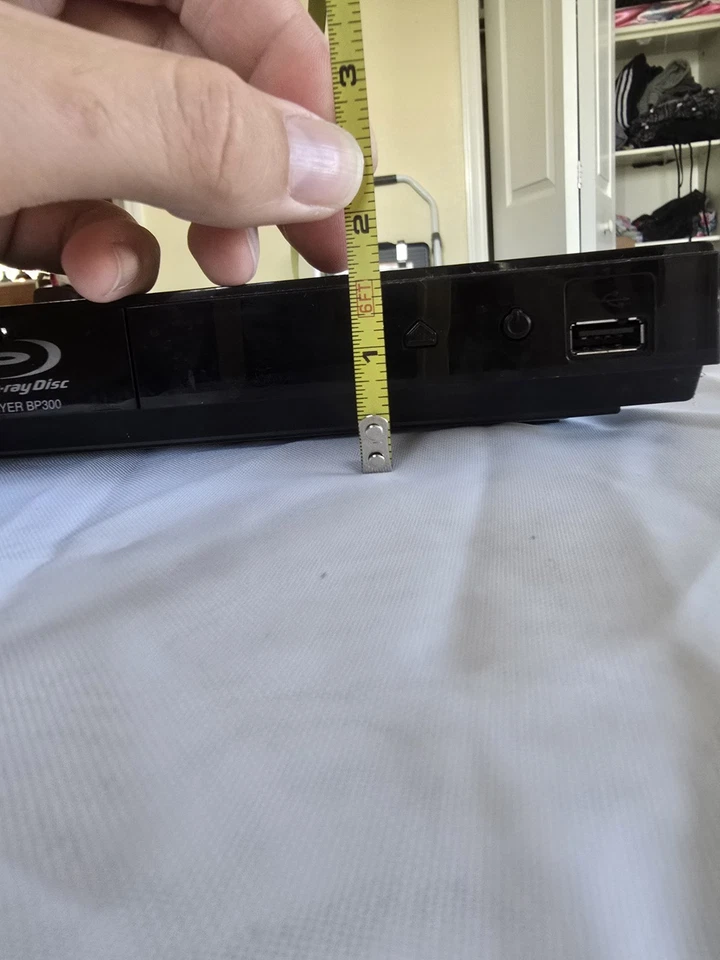 LG BP300 Blu-Ray Disc Reproductor DVD Región (A) Reproductor HDMI WiFi, SIN CONTROL REMOTO Foto 4 de 4