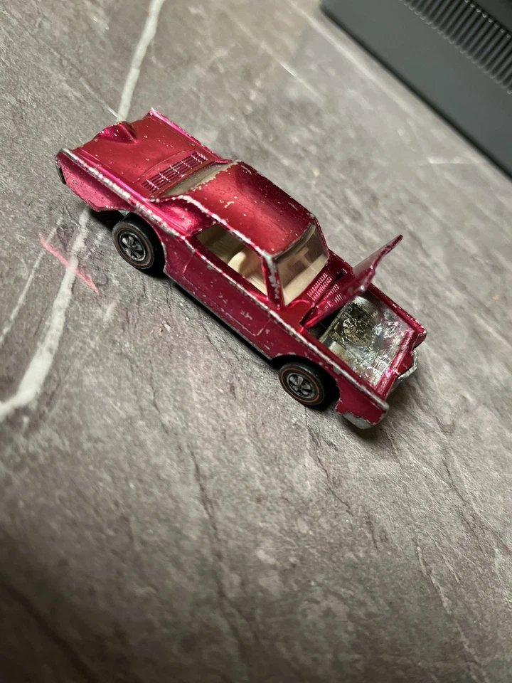 Continental Mark III 1968 Hot Wheels Redline personalizado - rosa con interior blanco Foto 2 de 4