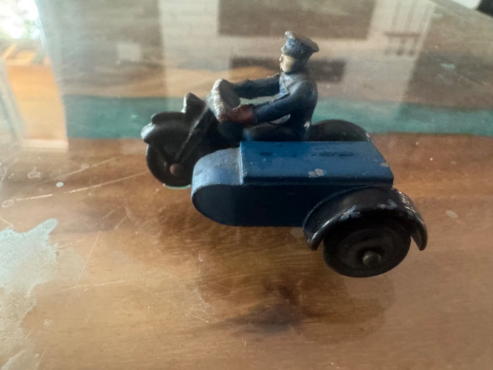 Juguete de colección Dinky Toys patrulla motocicleta policía individual hombre cueva Foto 3 de 4