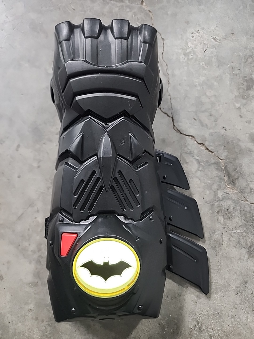 Batman Interactive Gauntlet with Lights Sounds 2 Modes for Kids ...