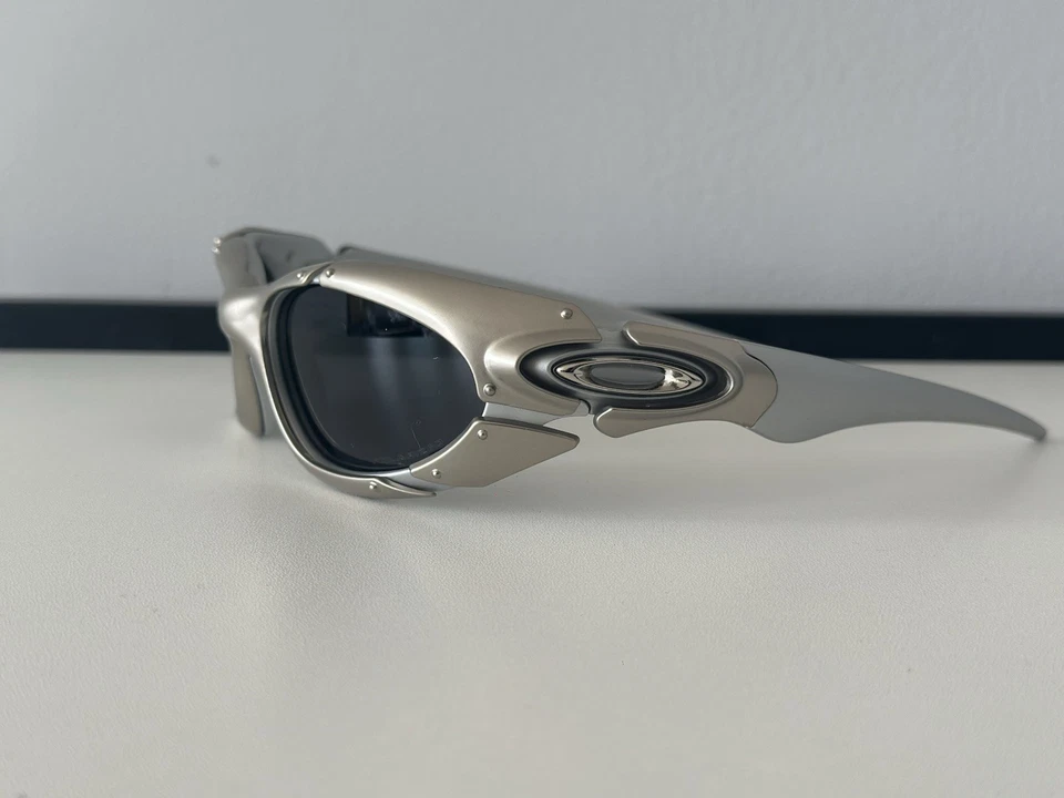 Gafas de sol Oakley vintage años 90 placa marco plateado, lentes negras, polarizadas Foto 3 de 4