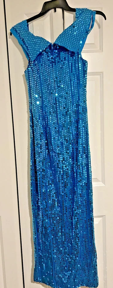Vestido Turquesa Lentejuelas Fuera del Hombro Noche, Baile de graduación, Vacaciones Talla 9 Foto 3 de 4