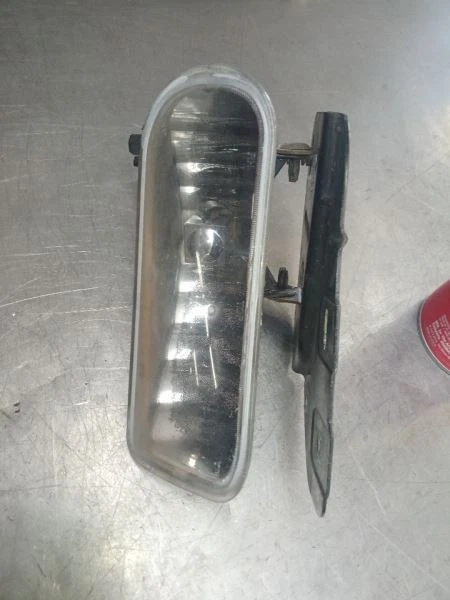 乘客雾灯驾驶灯外壳前保险杠 02-06 ESCALADE 7008507 — 第 3/4 张图片