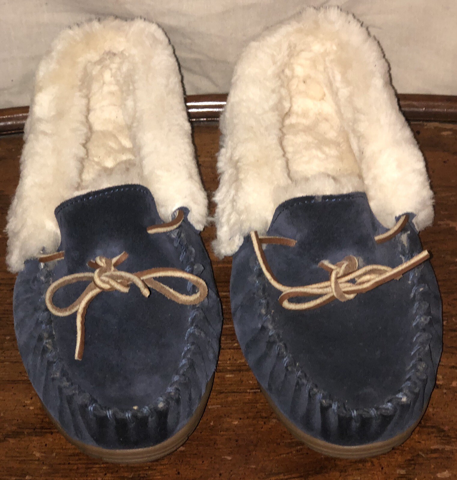 L.L. Bean Moccasin Women???s Blue Shearling Fur Slipper??? Gem