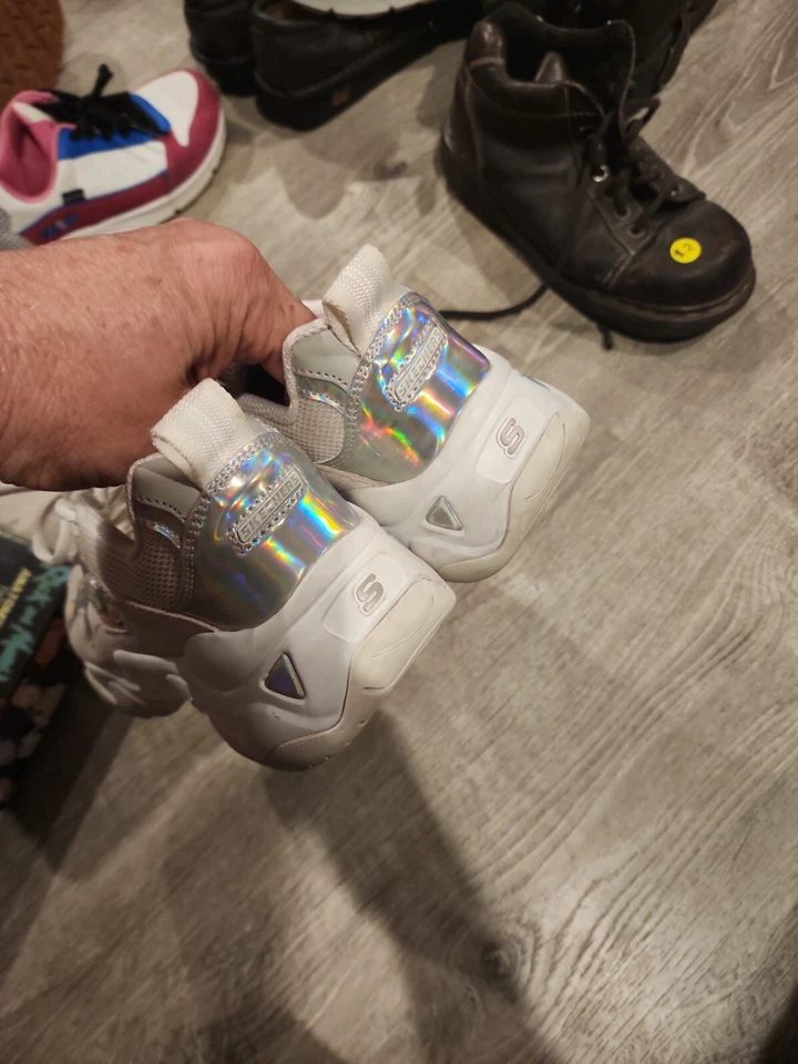 Skechers D'Lites 3.0 talla 7 blanco y plata prismática Foto 4 de 4