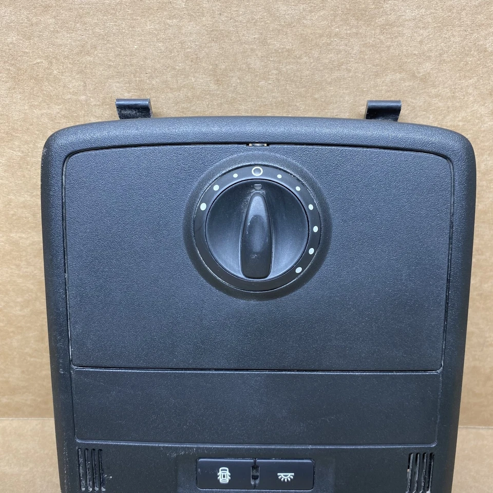 08-09 Pontiac G8 Holden Dome Light and Overhead Console with SUNROOF SWITCH - Image 2 of 4