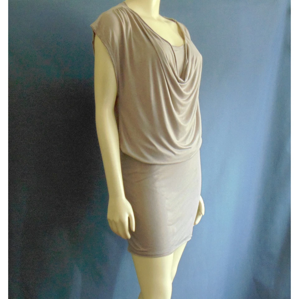 Mini Vestido Alice + Olivia Base Taupe Rayón Tejido Cuello Capucha Bajo Desperdiciado Pequeño Foto 3 de 4