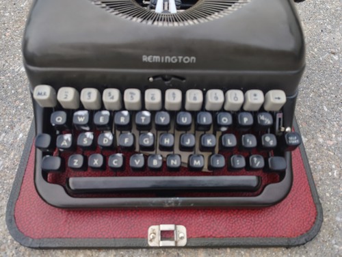 1949 Remington Rand tragbare Schreibmaschine mit Koffer - funktioniert super Vintage Klassiker - Bild 2 von 10