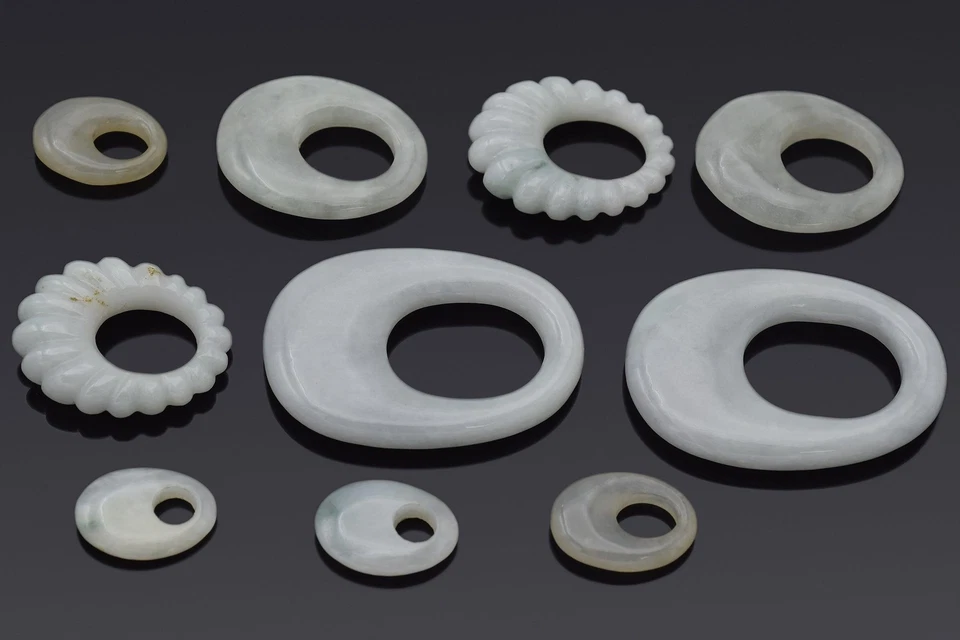 Lot of 10 Vintage Translucent Green Jade Oval Pendants - Image 2 of 4