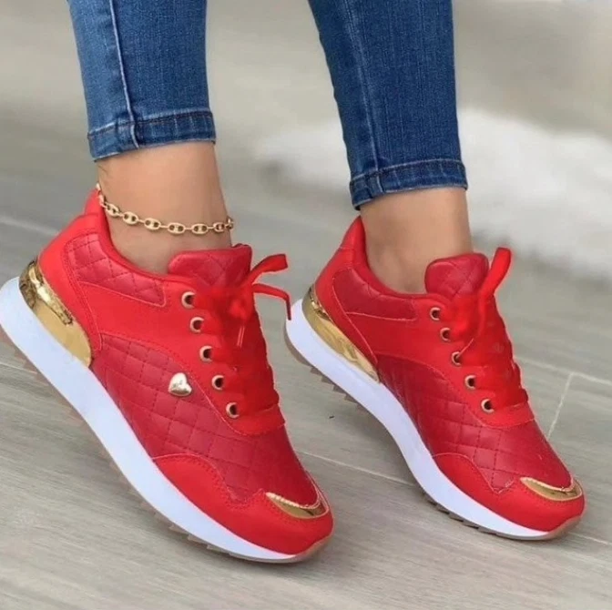 Sneakers rouges pour femme : démarquez-vous avec de la couleur