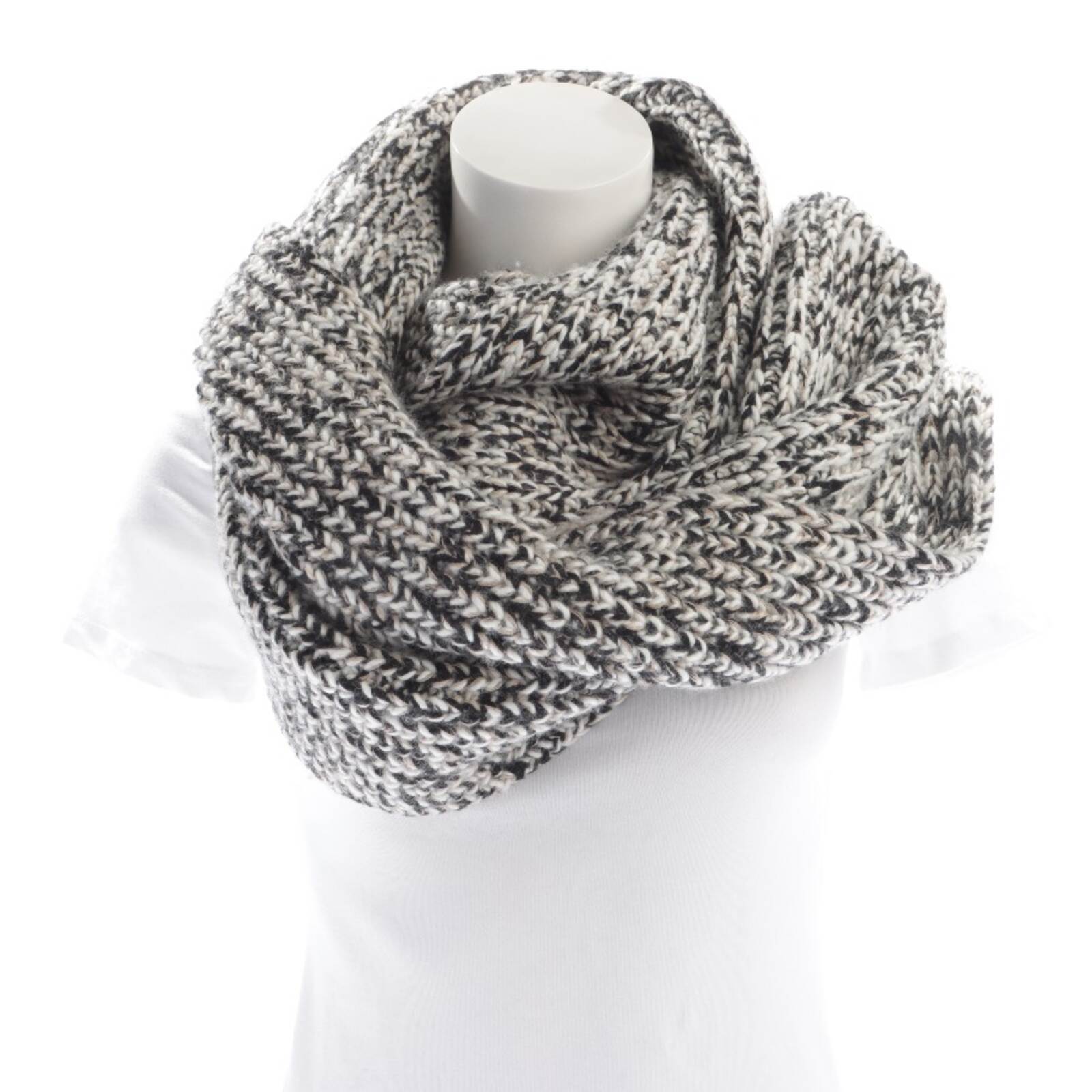 Шаль Хлои Шварц Вайс 27190₽