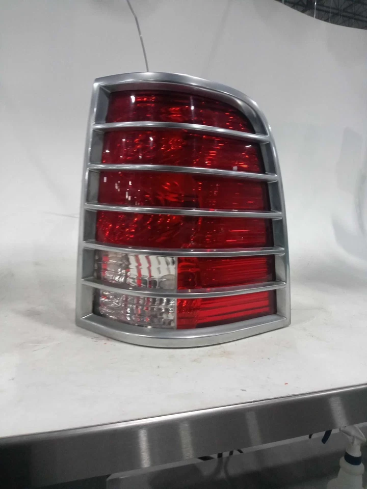 2003 Mercury Mountaineer Right Tail Light Assembly Grey OEM 494990 - Image 2 of 3